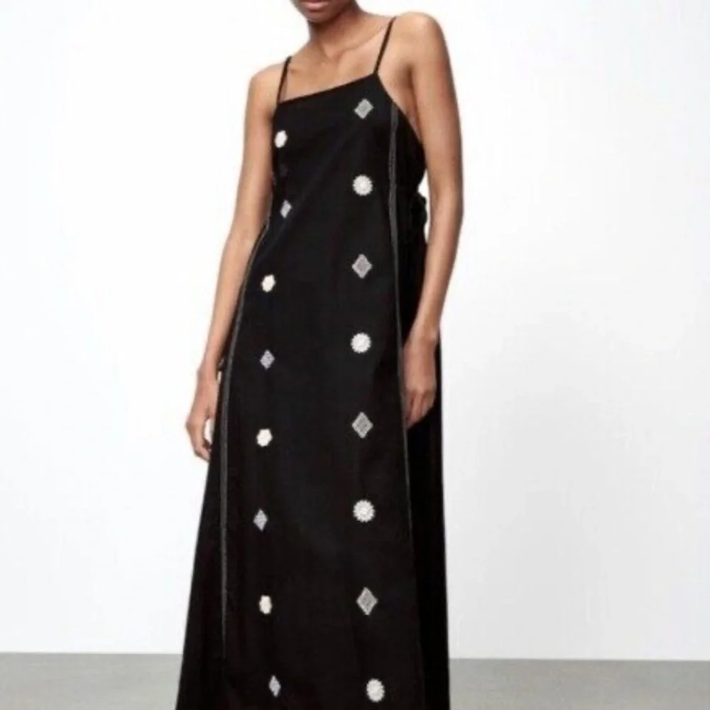 Zara NWT Linen Blend Embroidery Dress